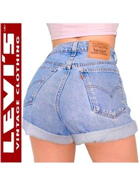 Classic Fit Levi's 2003 Vintage Blue Denim Shorts (18 MIS)